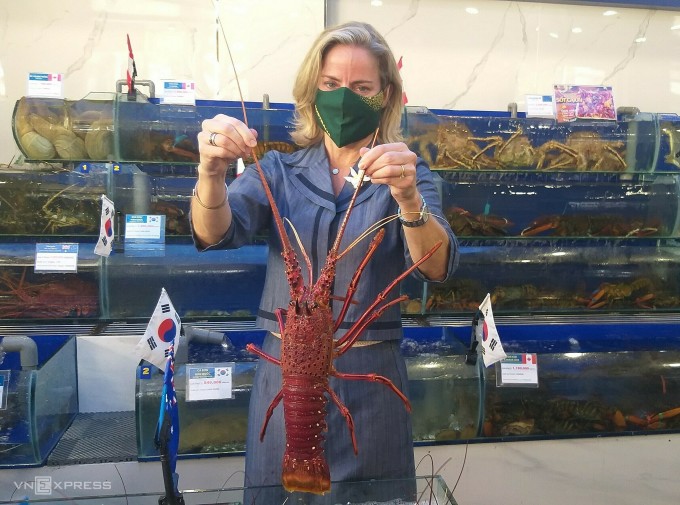 Australian lobster, Korean halibut attract Vietnamese customers